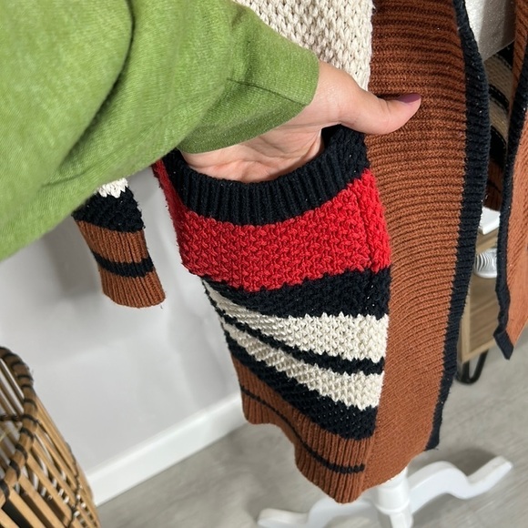 Express • color block open front knit cardigan - Picture 4 of 10